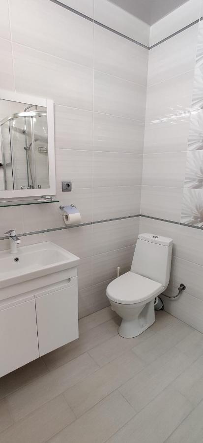 Luxury Apartments Atlant Lutsʼk Exterior foto